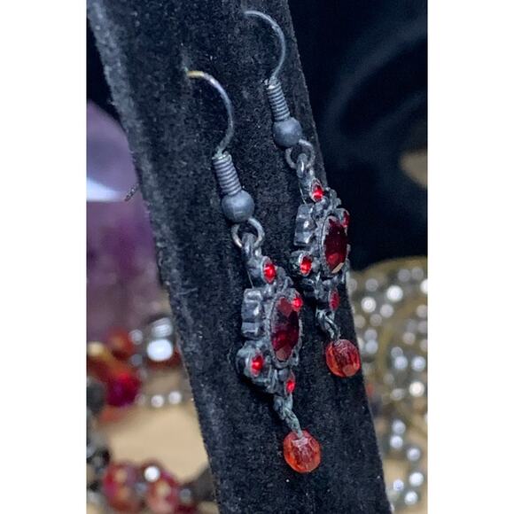 90s Victorian Gothic style Maltese cross like red dangle earrings - Picture 3 of 6